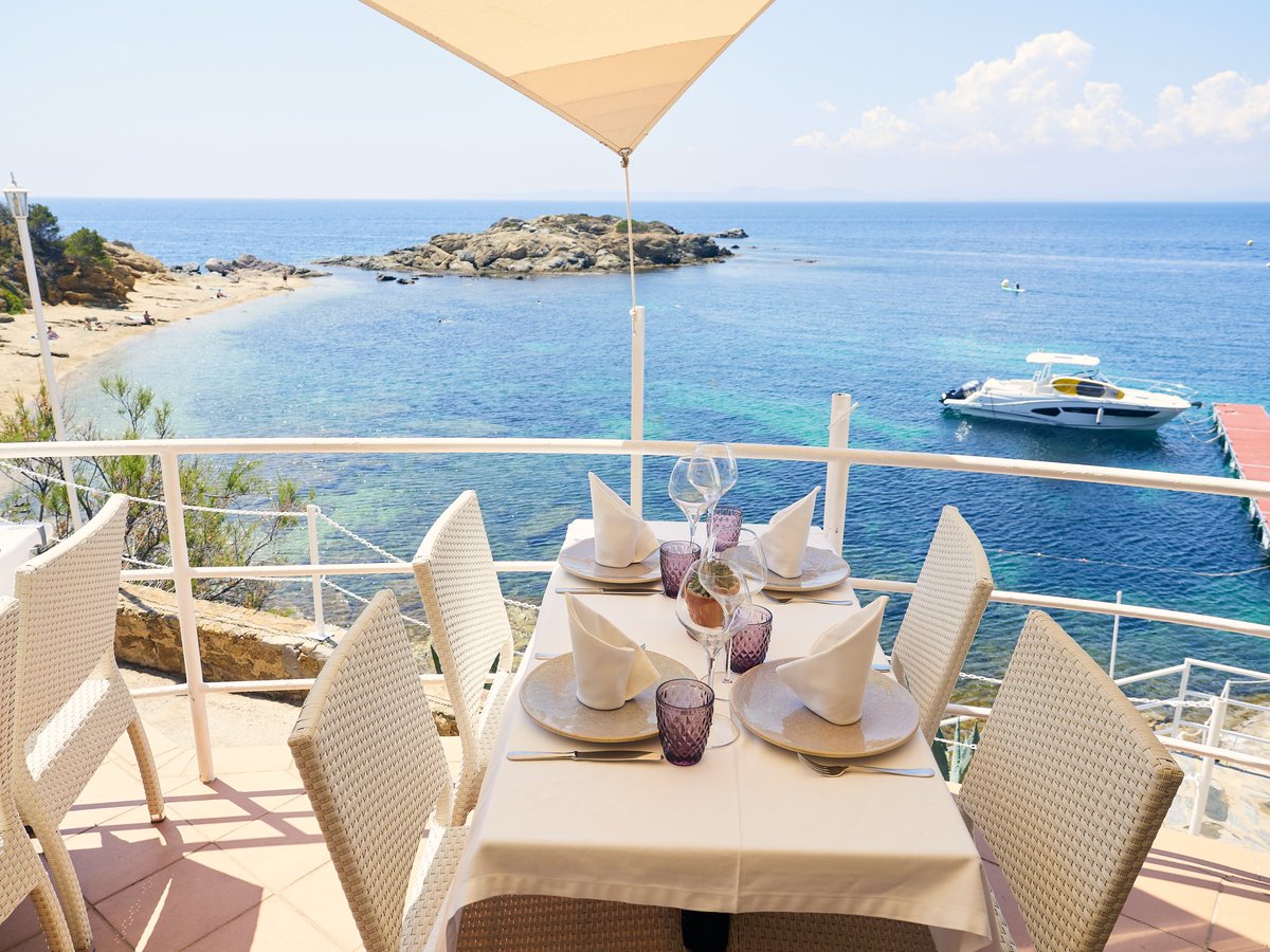 ＭＩＬＡ 🐟 

#restaurant #seafood #fish #restaurantwithaview #hotelvistabella #aroses #inroses #incostabrava