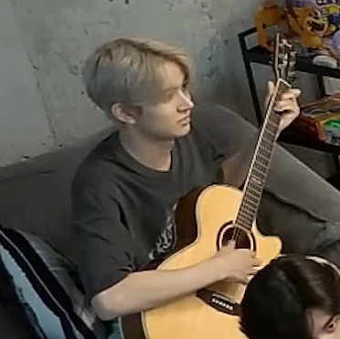 hee-guitar ! #heeseung