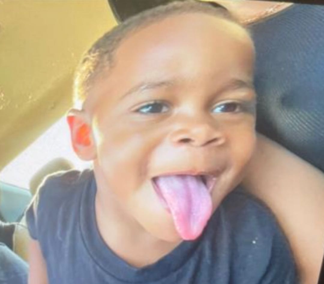 DeKalbCountyPD's tweet image. Please help us find 2-year-old Josiah Mitchell who was kidnapped at last night around 11:23p.m. near the 3300 block of Flat Shoals Road. Anyone with information is urged to call 911 or 770-724-7850. We will provide updates as soon as we can.