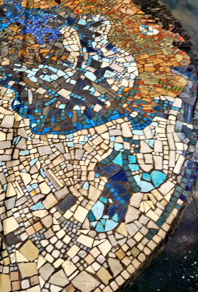 【現在展示中】

「dreamer」
2021年　麻紙 岩絵具　1167×910

#展示 #展示会 #展覧会 #ギャラリー #絵 #絵画 #美術 #アート #日本画 #人物画 #地面 #art #fineart #unintentionalart #artwork #paint #painting #japanesepainting #mosaic #mosaicart #tile #tileart