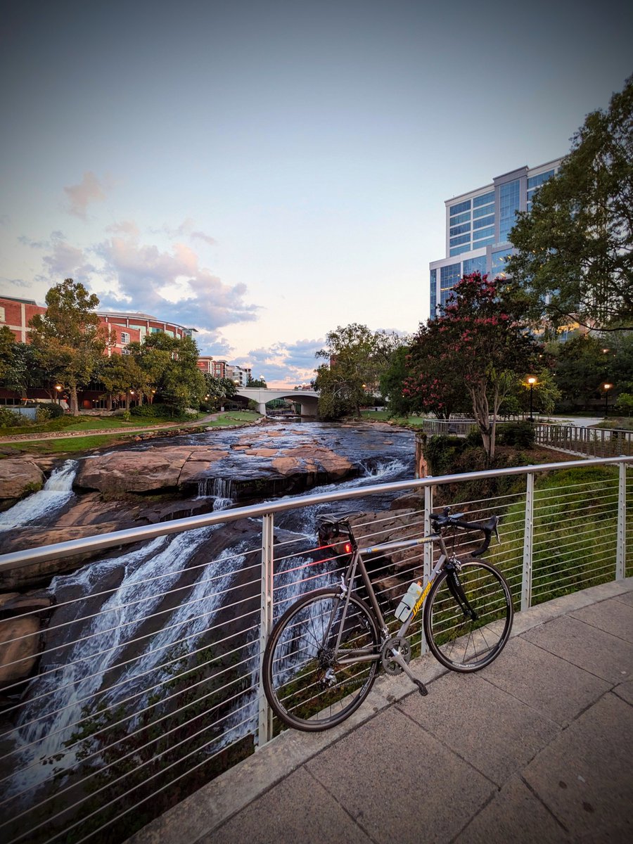 james_c_thomas's tweet photo. It was a beautiful morning to get out early. #fallsparkonthereedy https://t.co/ZjCPjVzoRh