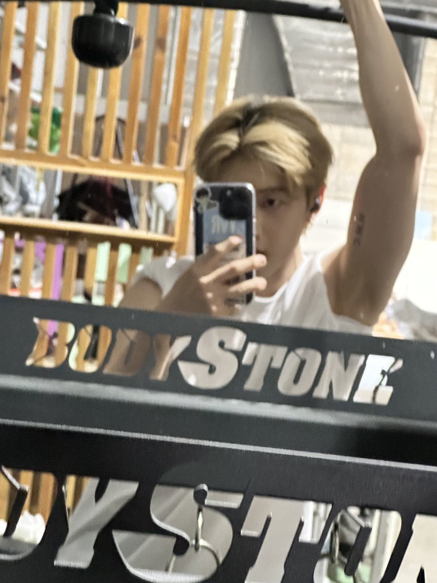 badidding's tweet image. Hati2 d jalan dd…. Gym bleh tp makan is ur priority right…. See u @ home #mystrength #mybrother #best #healthylife 😊❤️