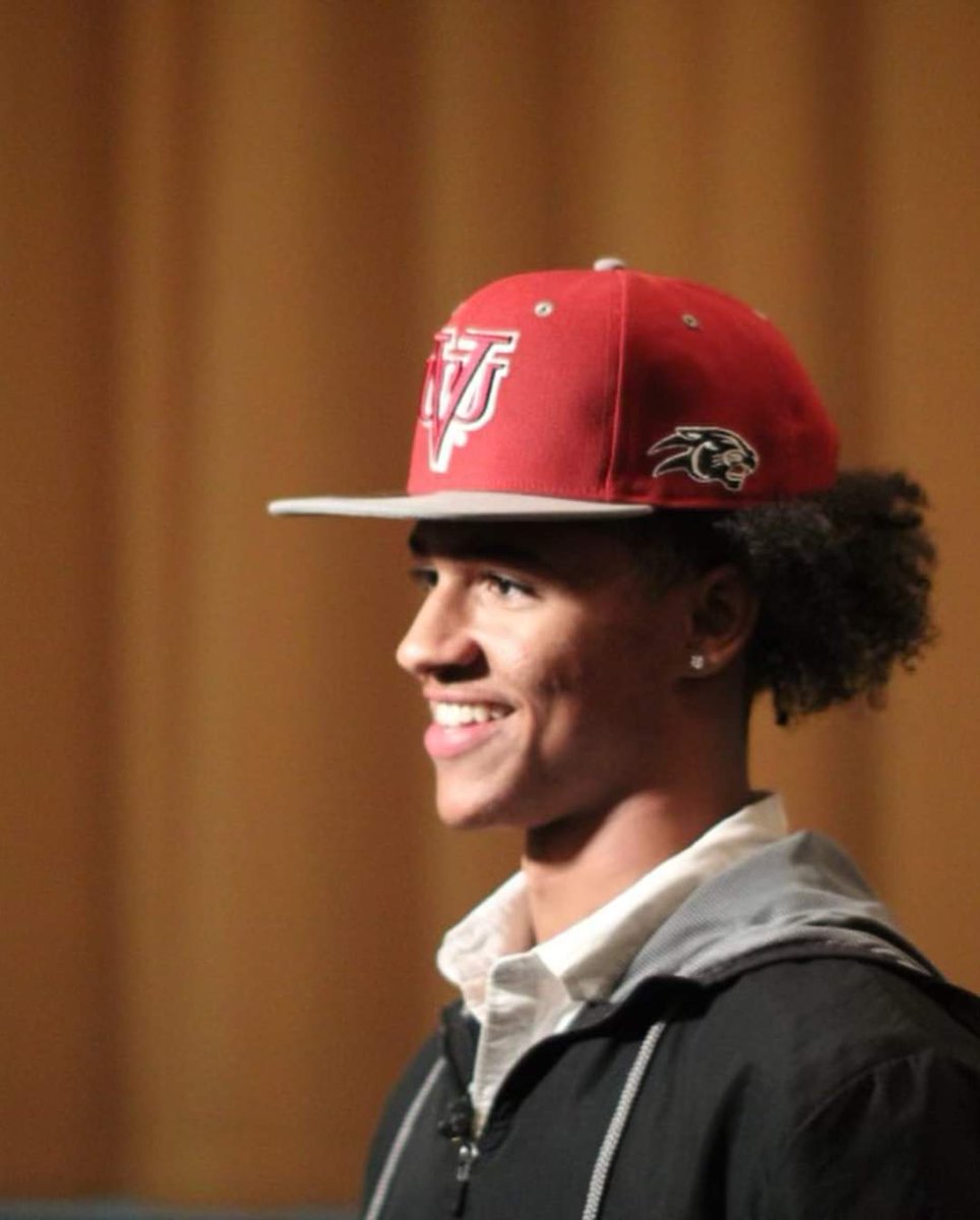 Warwick_Raiders's tweet photo. C/O 2023 ALUMNI!! LOOKING FORWARD TO A BIG FRESHMAN YEAR!! KEEP GRINDING ISAIAH!! @_IsaiahWallace @VUU_Football #TrustTheProcess #WarReady https://t.co/GA4692Ut4W
