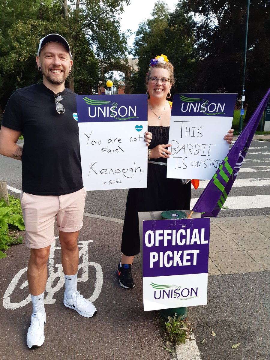 Ken and Barbie feature on the #picket line today at University of Sussex #UNISON #Strike they need a better #payrise from UCEA @SussexUnison @UNISONinHE @UNISONSE #Brighton