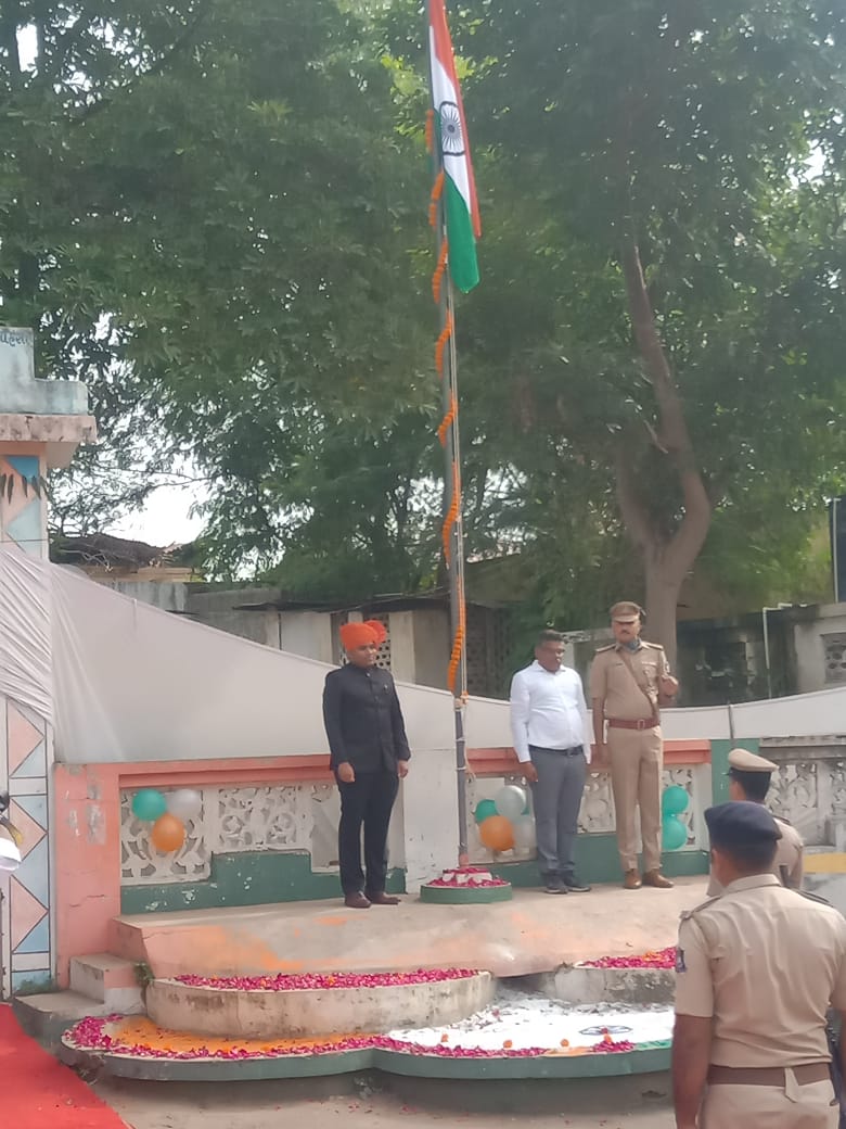 SdmDabhoi's tweet photo. ડભોઇ તાલુકાના ભીલાપુર ખાતે ૭૭ માં સ્વાતંત્ર પર્વની રંગારંગ ઉજવણીના સંસ્મરર્ણો @CollectorVad https://t.co/JIITBBM8Xb