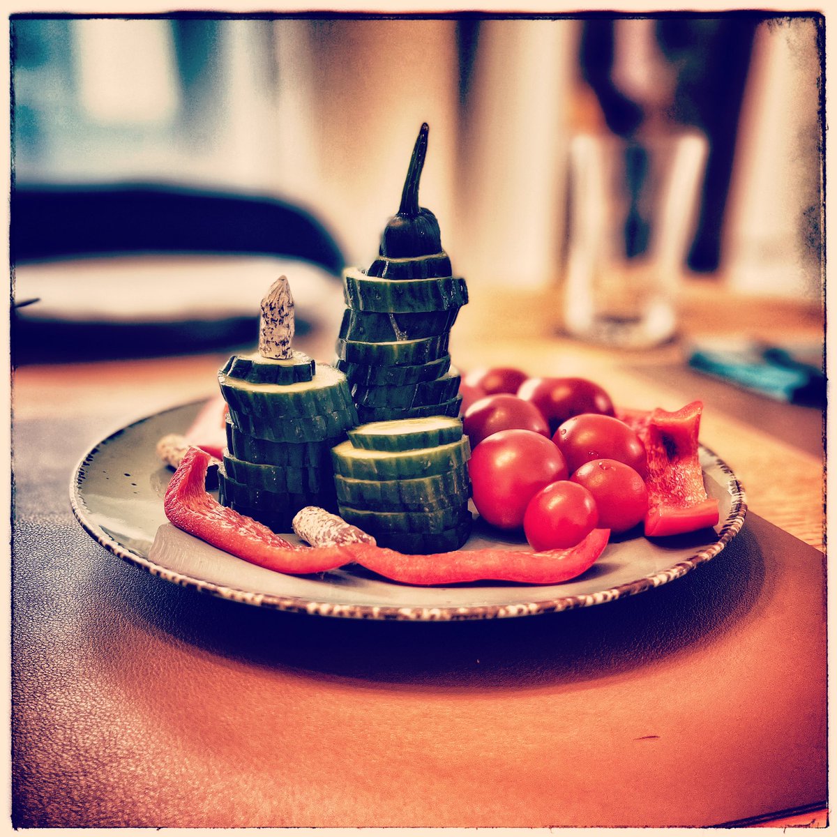 midigonzales's tweet photo. Was denn? Ich freu mich halt auf Frankfurt und das @playceFFM … #PrototypTesten #SeeYouTommorow https://t.co/paaAJBWlK1