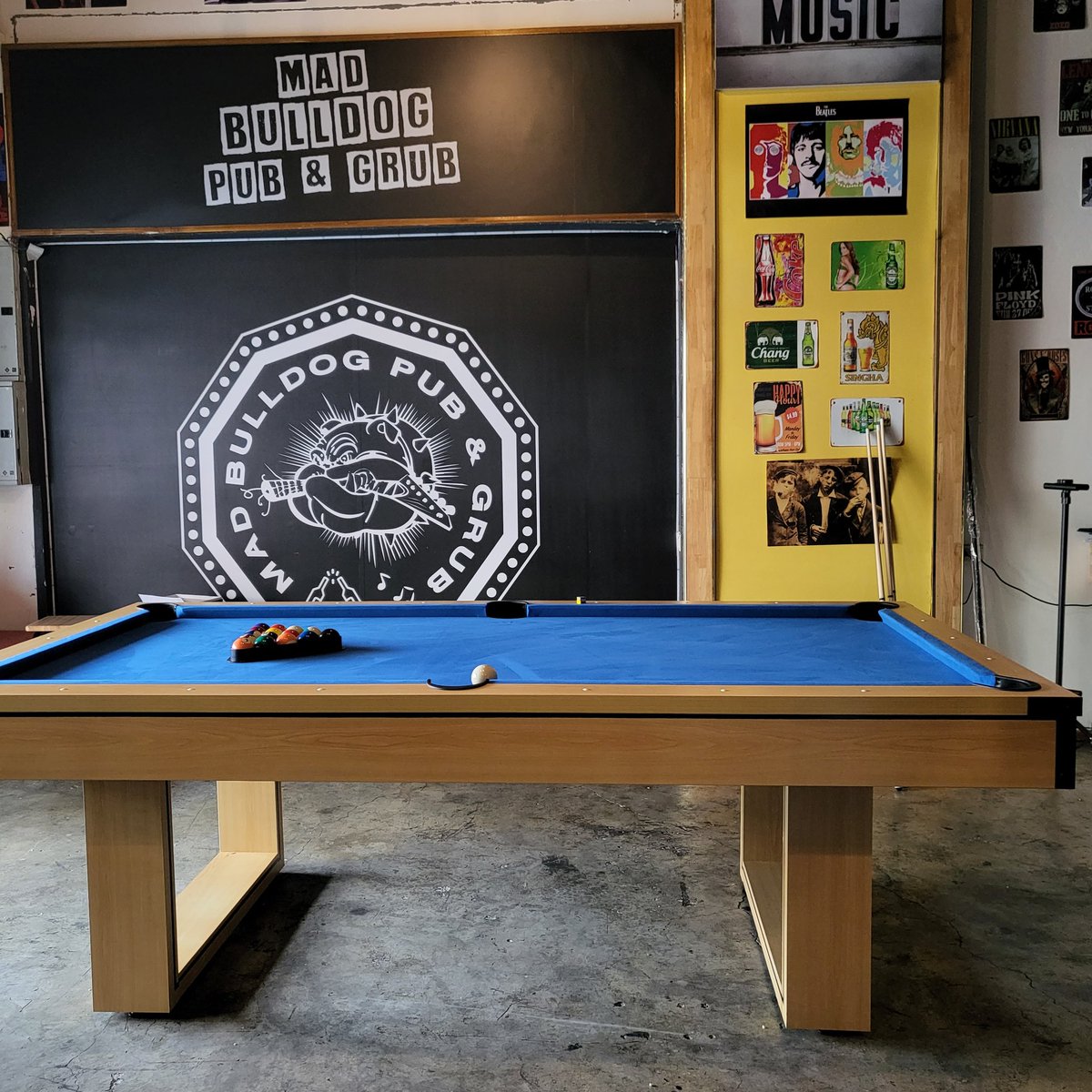 MadBulldogBKK's tweet photo. Yeaaah.. we've got a table 🎱 and it's freeeeee..! @MadBulldogBKK
#Sukhumvit71 #PraKhanong #LiveMusic #DrinkEatRock https://t.co/KCcvOxlrRf
