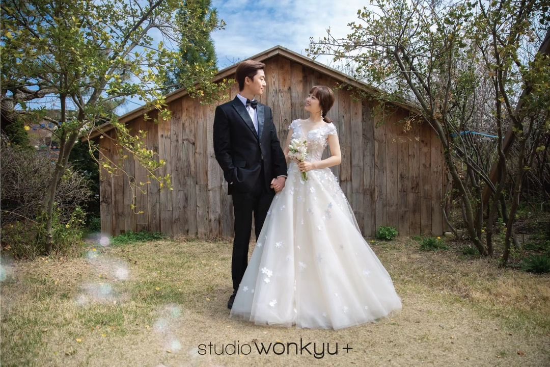 Wedding picture pasutri film  #ConcreteUtopia

Berasa wedding beneran 🥳 Masukin inspirasi prewed 

#ParkBoYoung #ParkSeoJoon