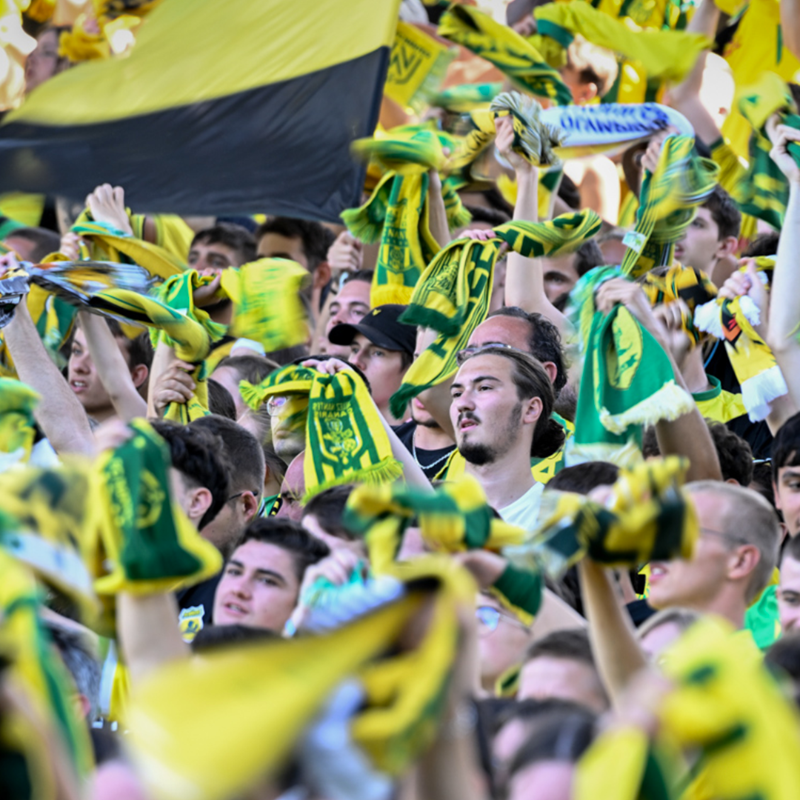 FCNantes's tweet photo. 𝗔𝘃𝗲𝗰 𝗩𝗼𝘂𝘀 🫂
Un plaisir de vous retrouver à la maison 🏠