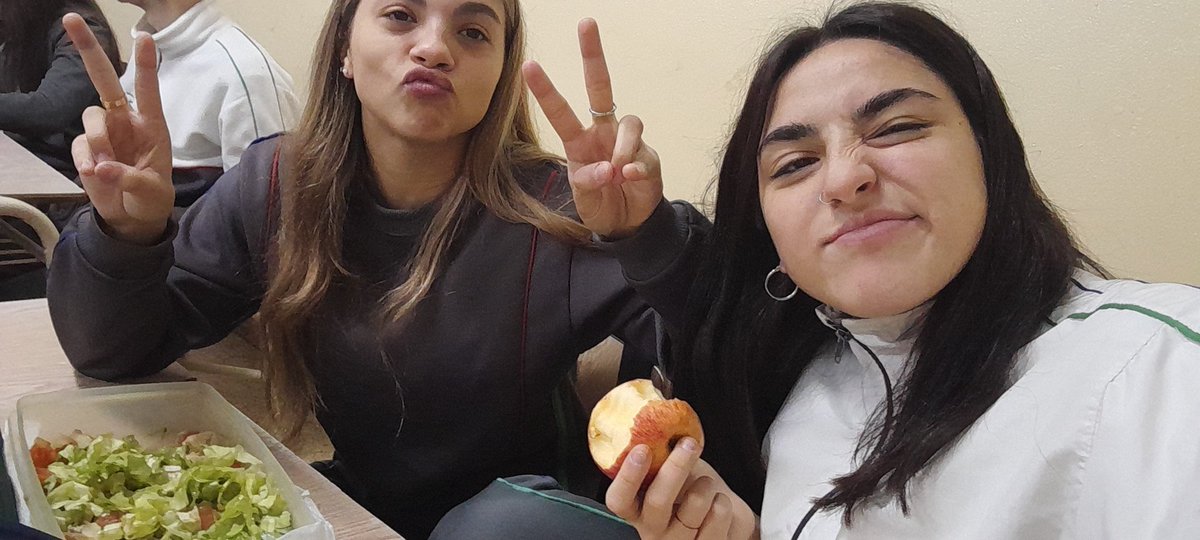 sofibernardo_ tweet picture