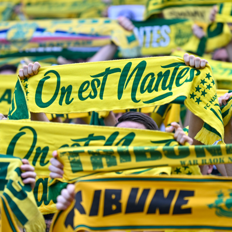 FCNantes's tweet photo. 𝗔𝘃𝗲𝗰 𝗩𝗼𝘂𝘀 🫂
Un plaisir de vous retrouver à la maison 🏠