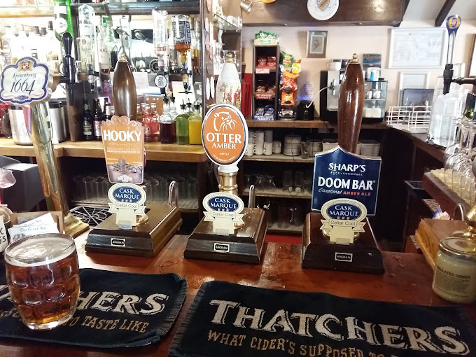 Trout Inn Lechlade tweet media