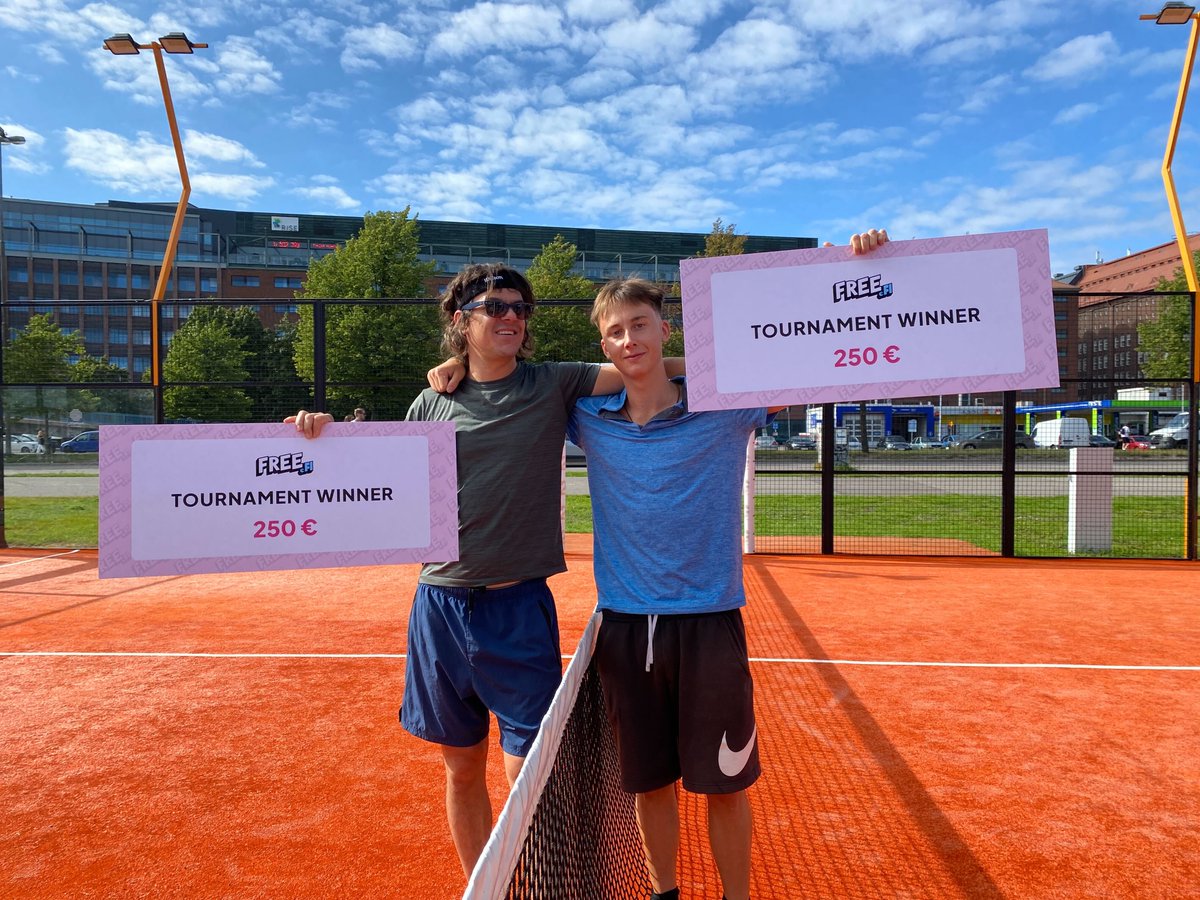 Viime lauantaina pääsimme viettämään yhteistä padel- ja verkostoitumispäivää yhdessä käyttäjiemme kanssa.

Lisäksi tarjolla oli hyvää seuraa, onnenpyörän pyörittämistä sekä pientä purtavaa. Iso kiitos jokaiselle, joka oli paikalla tapahtumassa💙
#freefi #vähäkeikkaavähä #padel