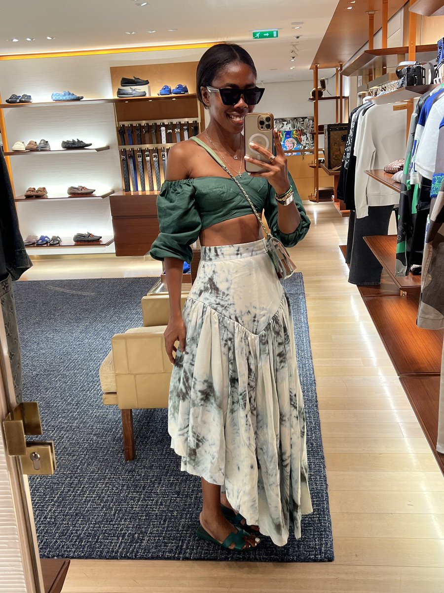 Yesterday 🥰.. Sampling a new set from my brand @isaleekofromderin on Instagram. 🥰