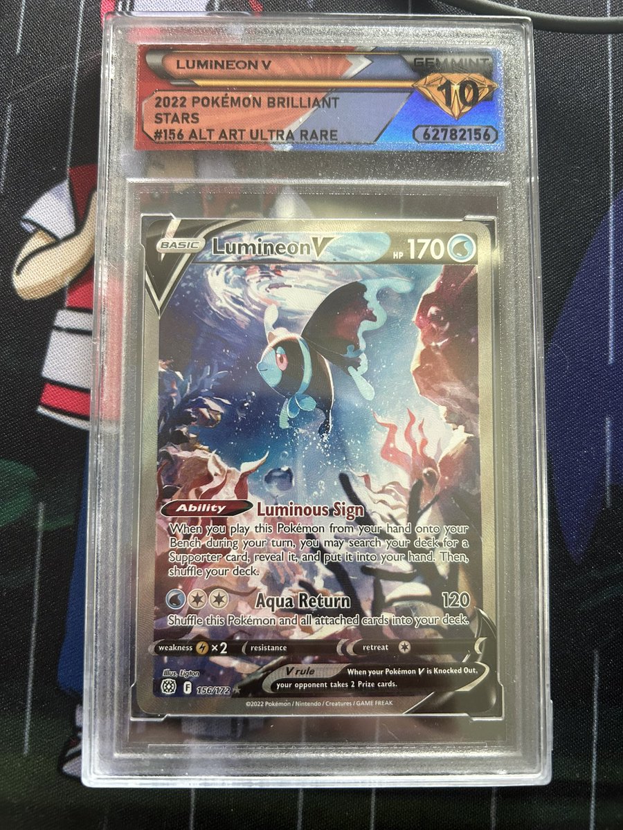 wrongholesilly's tweet photo. ✨ Giveaway Time✨ 
DSG 10 Lumineon V Alt Art

✅ RT
✅ follow me and @DoubleHCollect 
✅ tag 2 people

Just trying to get my buddy over 1k followers on twitter I plan on doing these at random for community members stay tuned winner picked September 1st https://t.co/mnHUNNu6iz