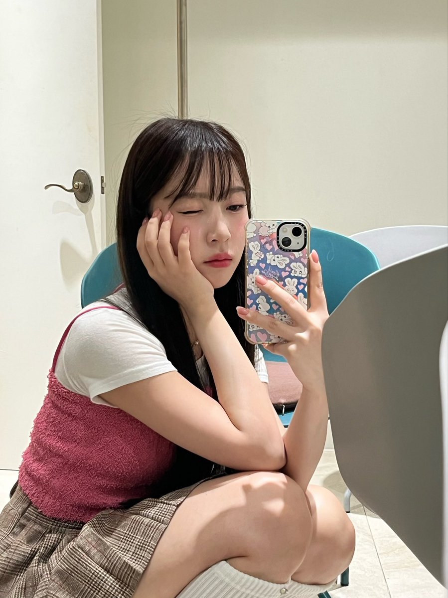 PRIMROSE_MEMBER's tweet photo. 프리즘,, 헤헤 라디오 잘 봤어요? 드디어 내일이라서 그런지 잠-깐!!! 슬펐어요 희희
오늘 머리 했는데 하자마자 프리즘한테 보여줄 수 있어서 행복했어요 ㅎㅎ
울 프리즘 라디오 봐줘서 너무너무 고마워요!!!🤍 사랑해애애애애🥰

#PRIMROSE #프림로즈
#RUBY #루비 https://t.co/CQFtYCUSbq