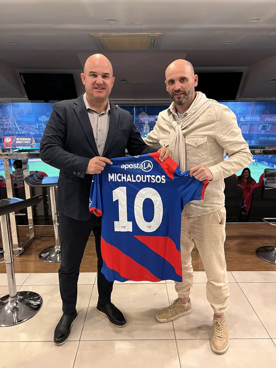 Un gran placer conocer a <a href="/ArihernanM/">Ariel Michaloutsos</a> de <a href="/RiverPlate/">River Plate</a>, que sea el principio de algo grande.

¡Vamos, Ciclón! 🌪🔵🔴