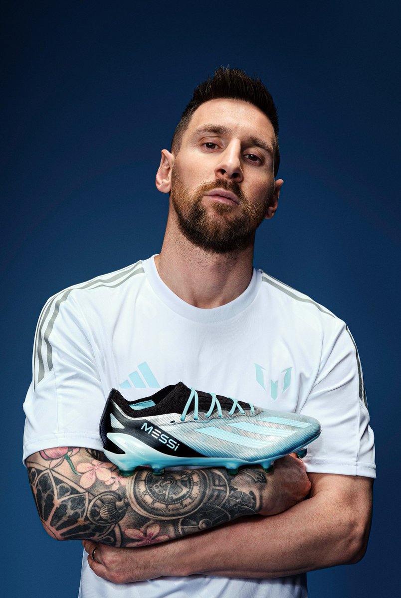 Messi con sus nuevos botines de Adidas.
