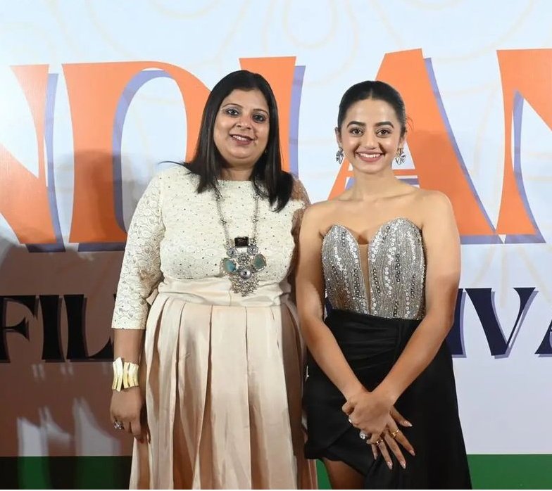 Girl making us proud ❤️
#KayaPalat #HellyShah #HellyHolics #HellyKeLog #NamasteVietnamFestival