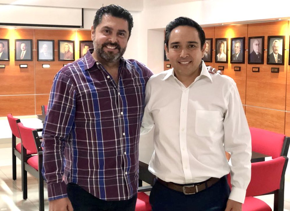 Reunión con Toño Rangel, Secretario de <a href="/SPPCQRO/">S. Planeación y Participación Ciudadana Qro.</a>. Continuamos dando seguimiento al trabajo en conjunto. El <a href="/caeqroac/">CaeQroAC</a> nos sumamos a las buenas acciones que el gobierno del Estado implementa para obtener mejores y destacados resultados en beneficio de nuestro gremio y de Querétaro.
