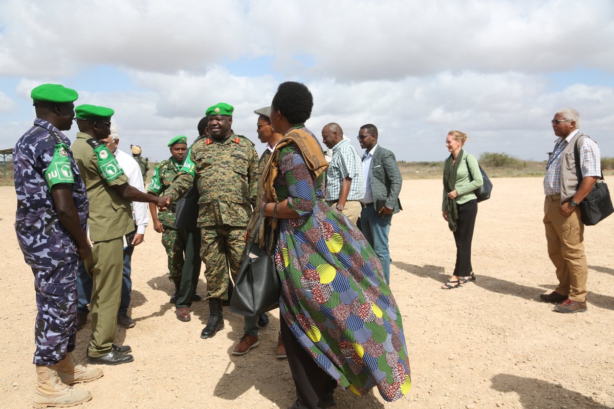 UNSOS_'s tweet photo. Yesterday, Head of UNSOS @AKacyira jointly with 🇸🇴 National Security Advisor @XuseenMacallin and #ATMIS Force Commander Lt. Gen. Sam Okiding visited Jowhar. The senior leaders met with 🇸🇴 Security Forces, #ATMIS and #UN reps to discuss security transition & logistical support requirements.