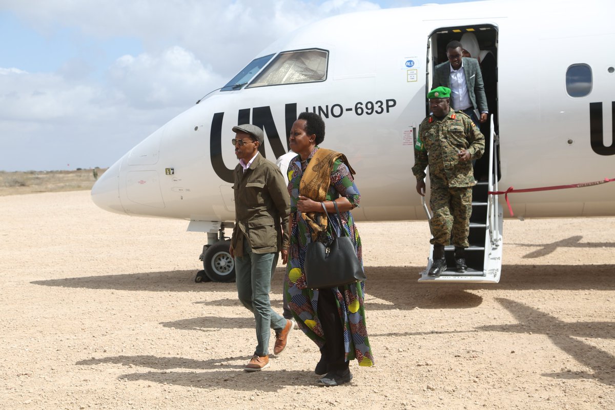 UNSOS_'s tweet photo. Yesterday, Head of UNSOS @AKacyira jointly with 🇸🇴 National Security Advisor @XuseenMacallin and #ATMIS Force Commander Lt. Gen. Sam Okiding visited Jowhar. The senior leaders met with 🇸🇴 Security Forces, #ATMIS and #UN reps to discuss security transition & logistical support requirements.