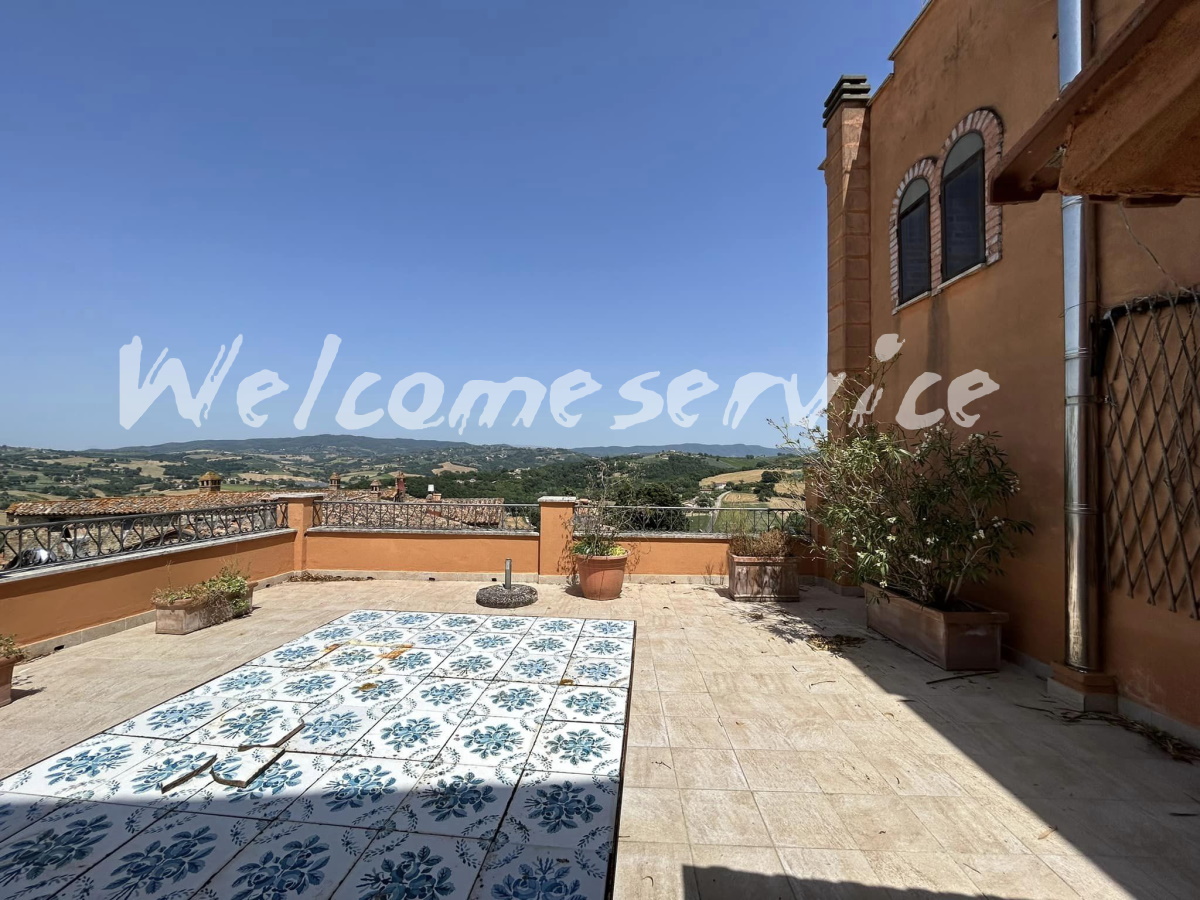 italianhouses's tweet photo. https://t.co/V8ntrpCnzG
Bright renovated #Umbrian apartment with large gorgeous panoramic terrace and shared attic in the historic centre of #Collepepe, 17km from #Todi and 130Km from #Rome. €88,000.
#italy #property #umbria #paesaggiumbri #perugia #luxury #luxuryhomes https://t.co/4JZBUT8w8O