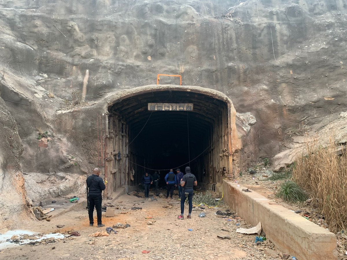 eye_unit's tweet photo. 13/08/2023
Visibility and deterrence operation was conducted around old mine shafts in the langlaagte and Riverlea areas. Illegal mining is destroying our essential infrastructure, putting lives in danger and this will never be tolerated.
(1/2) https://t.co/6ckOSywaHH