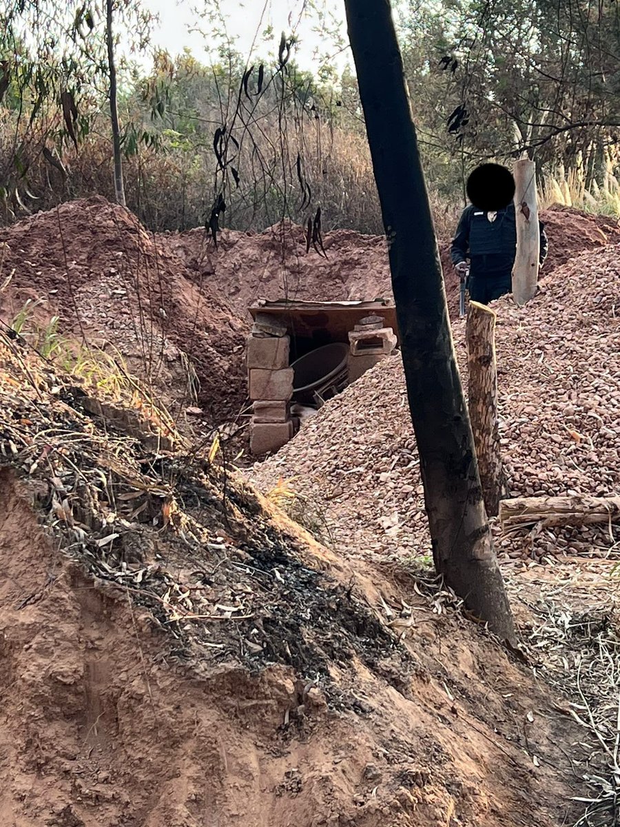 eye_unit's tweet photo. 13/08/2023
Visibility and deterrence operation was conducted around old mine shafts in the langlaagte and Riverlea areas. Illegal mining is destroying our essential infrastructure, putting lives in danger and this will never be tolerated.
(1/2) https://t.co/6ckOSywaHH