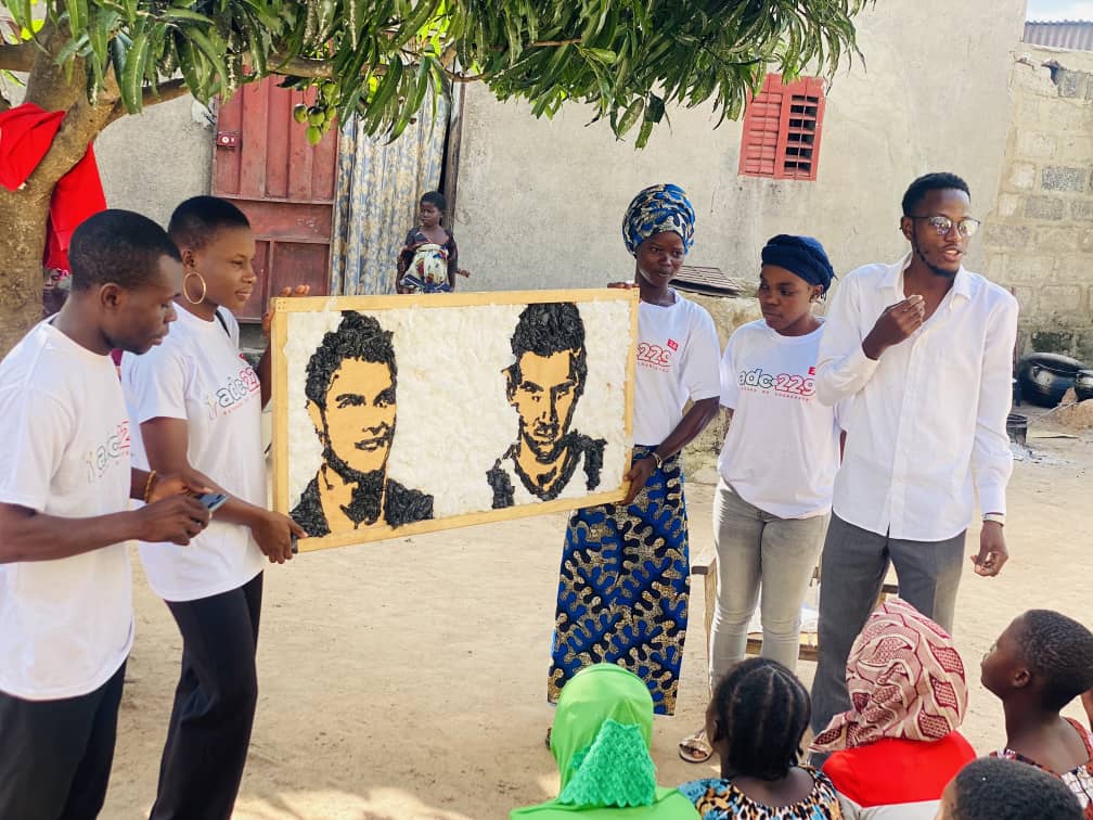 OumboukGenevive's tweet photo. Hello cher Méta!Chers ami.e.s amoureux du bien-être de la communauté. Dans le cadre de notre projet du programme #ADC229, nous avons effectué le 12/08/2023 une formation théorique avec les bénéficiaires du projet,en présence de l'organisation partenaire #APEPEONG. @UNICEF_Benin https://t.co/XUylgJQlIT