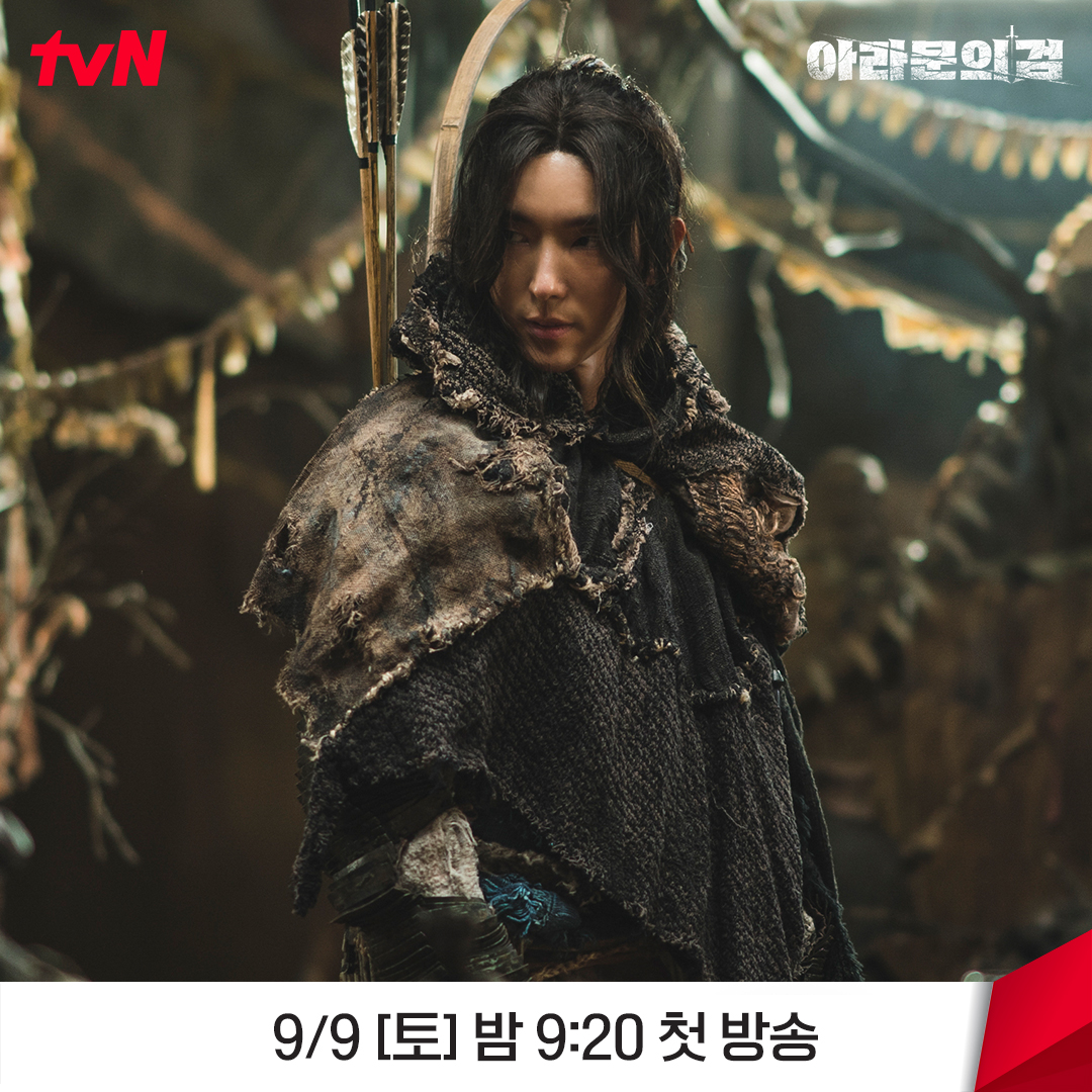 CJnDrama's tweet photo. 은섬🆚타곤 스틸컷 모음.zip🗂️

아고족과 함께 아스달로 진격하는 은섬과🗡️
왕의 자격을 위해 전쟁을 시작하는 타곤👑
전쟁에서 이기고 아스달을 차지할 자는?

<아라문의 검>
9/9 [토] 밤 9:20 tvN 첫 방송

#아라문의검 #ArthdalChronicles_TheSwordofAramun
#tvN #스트리밍은TVING https://t.co/MxunJj5Np6