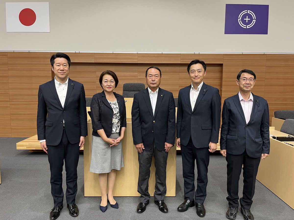 Kato_Yasuharu's tweet photo. 公明党長野県議団による県外調査。
今日は群馬県沼田市で行っている #電子地域通貨「#tengoo(テングー)」の状況を調査。
お金を地域で循環させることにより、地域経済の活性化が期待されます。
長野県内での普及を模索していきます。
調査には沼田市議会の議長さんにもご同席いただきました。 https://t.co/mYwGzZNe65