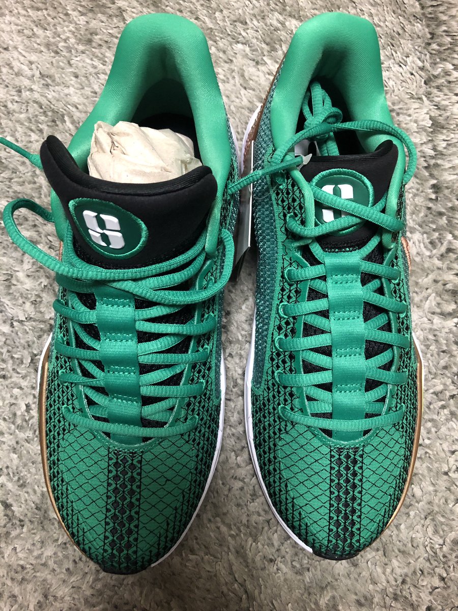 midorimanbb's tweet image. sabrina 1
サイズのご注意

アテンションプリーズ

私の右足にあわせて、
画面左←側つめました

長さ、横幅はほぼいつものナイキ感でいいと思います

が！

甲のしめつけ半端ない💦
ので甲高の人は写真のように
パツンパツンになります
メッシュ素材で軽く伸びるから
なんとか入るけどね

拡散よろ！