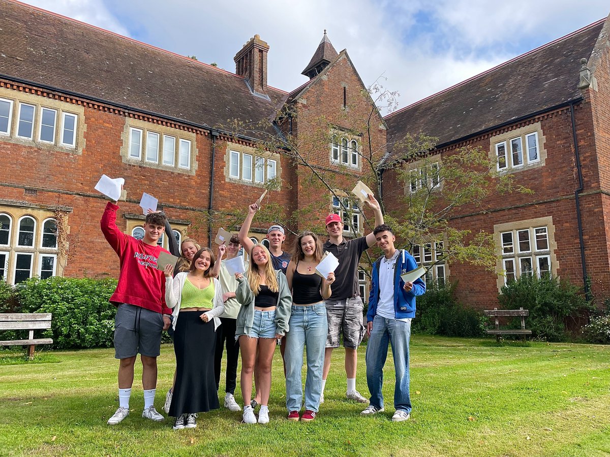 Lord Williams's Sixth Form students achieve outstanding results The staff and Governors of Lord Williams's School would like to congratulate the Year 13 Class of 2023 on their outstanding results at A-level, BTEC and Cambridge Technical Qualifications. lordwilliams.oxon.sch.uk/sixth-form-stu…
