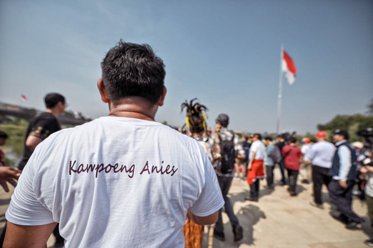 aniesbaswedan's tweet image. 17-an bukan sekadar upacara oleh negara yang ditonton oleh rakyat, tapi perayaan oleh seluruh rakyat.

Kami di Lebak Bulus juga ikut merayakan kemerdekaan ini. Kemerdekaan itu seperti apa yang dikatakan Bung Karno, yaitu jembatan emas untuk menuju masyarakat yang adil dan makmur.…