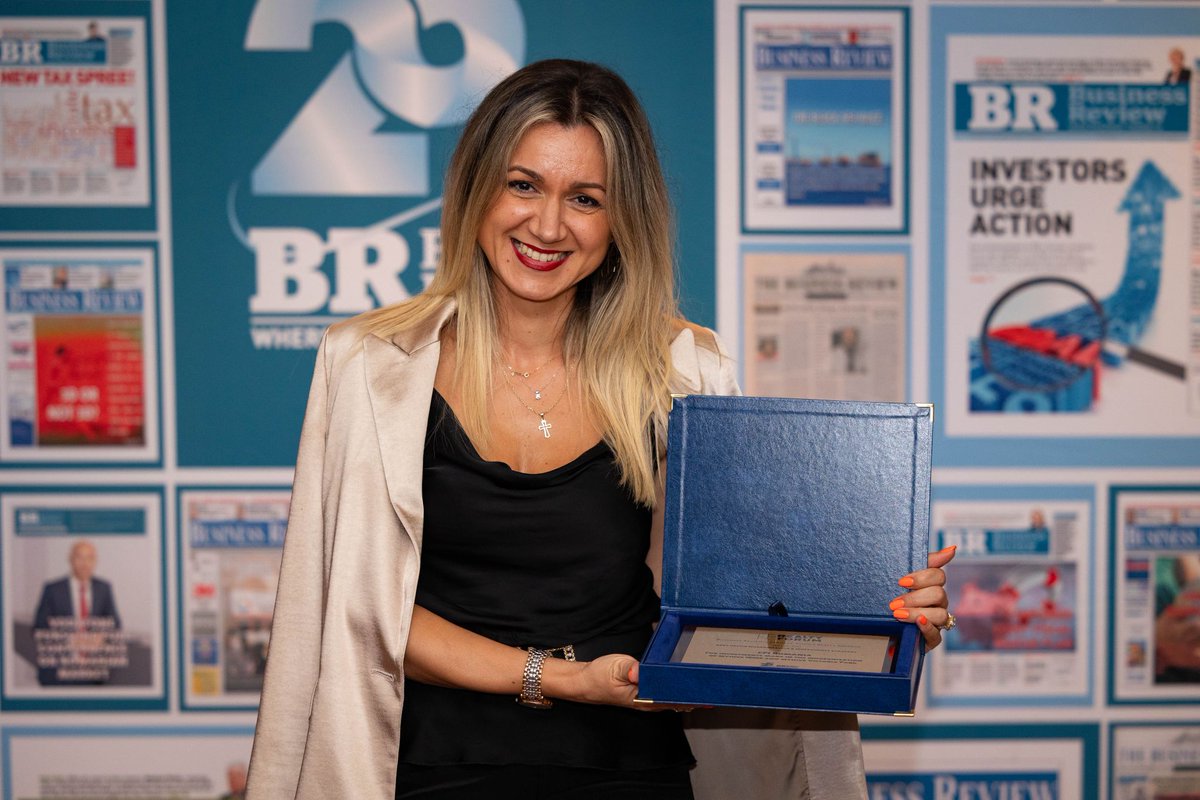 Congratulations to our colleagues from Romania for receiving the "Best Office Modernisation and Investment Strategy" award at the recent Realty Forum!