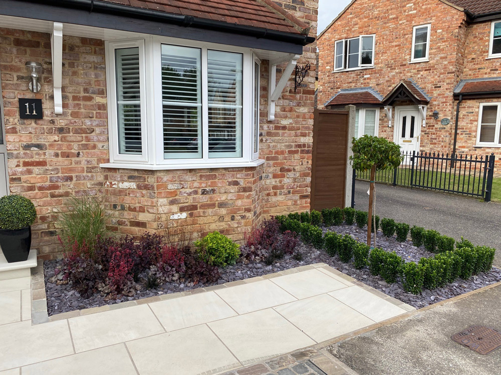 My_GardenDesign's tweet photo. Driveway design and planting plan brought to life by the skilled hands of Gunns and Roses.

This was one of the first projects that My Garden Design worked on, and we had such great feedback that it spurred us on to develop the website and the service even further. https://t.co/63nVK1Pim2