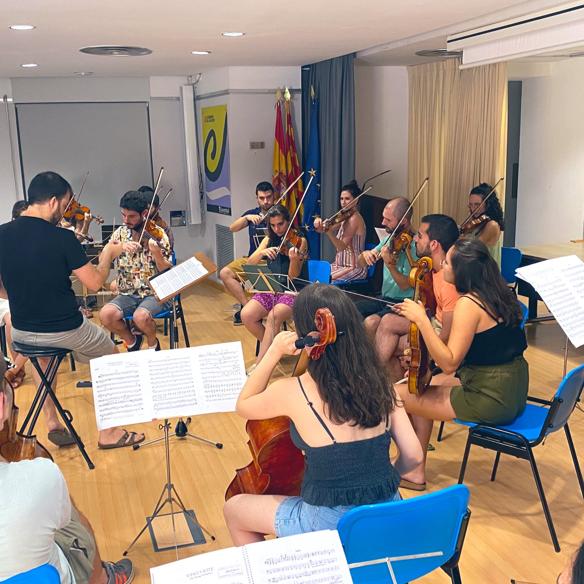 ecouterlinoui's tweet photo. Nuestro espectáculo 'Departir y devenir' 🧳🗺️ es un viaje por Inglaterra... con música, muchas canciones y seguro que sorpresas 🙈

Acompañadnos este 19 de agosto ☀️🎵

🎟️ Entradas ya disponibles aquí: https://t.co/blERrb45op https://t.co/FjaUqblbHi