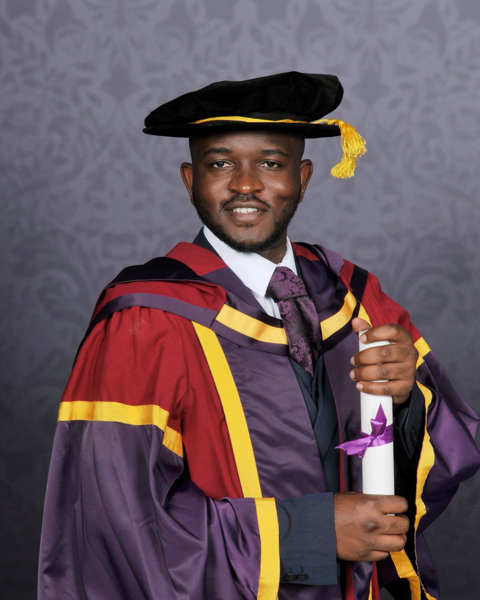 Bovinille's tweet photo. Same day last month (i.e., 17th July 2023), I was decorated with PhD in Chemical Engineering (Process Integration) from @OfficialUoM.  Thanks @commschols @MandelaRhodesC @dongda @AntonioE89 @DavidLeaSm5658 @ Prof. Robbie Pott https://t.co/FU5xorWMZj