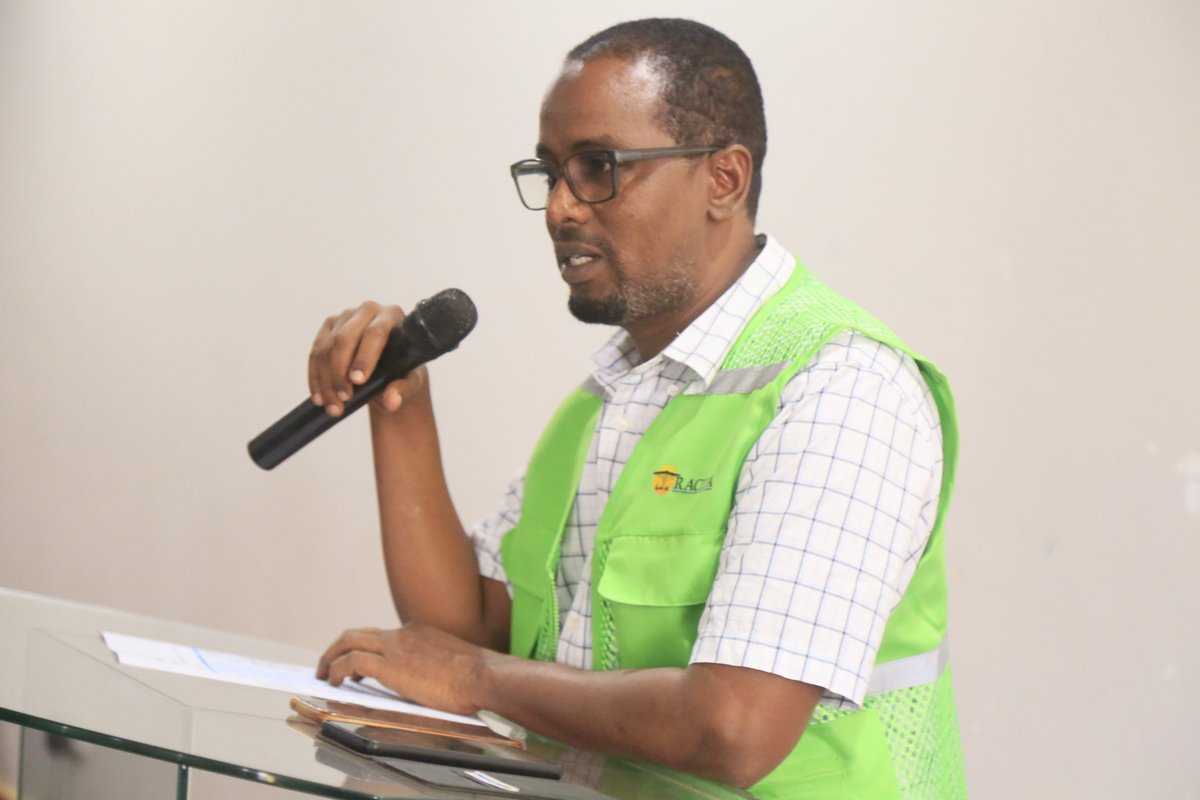RACIDA_Ngo's tweet photo. Live now: Kenya-Ethiopia cross-border meeting on Transboundary Livestock Diseases (TLDs). Boosting prevention and control strategies for emerging livestock diseases. 🤝🇰🇪🇪🇹 #LivestockHealth #CrossBorderCollab #racida https://t.co/6xVWeo8y6y