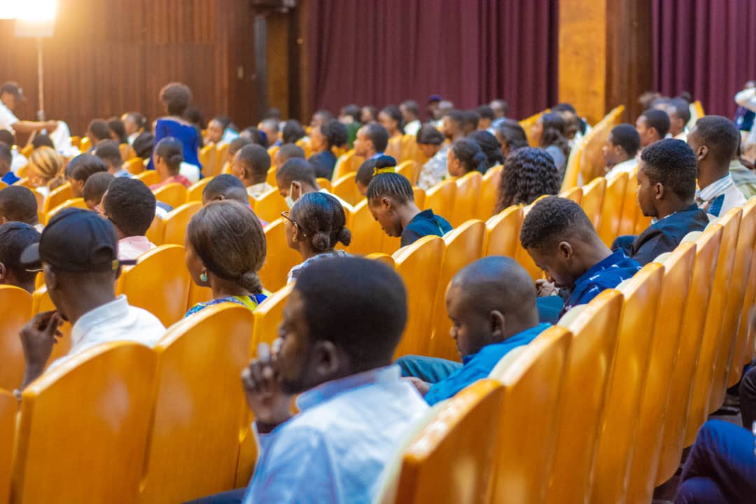 LRaph14's tweet photo. #Happeningnow

#JIJ2023: La salle des spectacles du palais du peuple de la RDC 🇨🇩,acceuille en ce moment la célébration de la journée internationale de la jeunesse organisé par @YouthSprint avec l'appui de @IpasRDC.

Mise en place terminée.

@BunkuluYves @ChristelleVuan1 https://t.co/R1CQI1gjnl