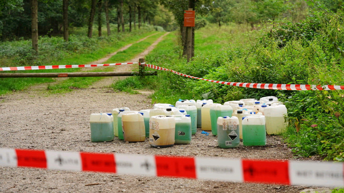 nijmegengld's tweet photo. Tientallen vaten met drugsafval gedumpt in natuur https://t.co/P5m6FJ2ia0 https://t.co/tAhhsSaabT