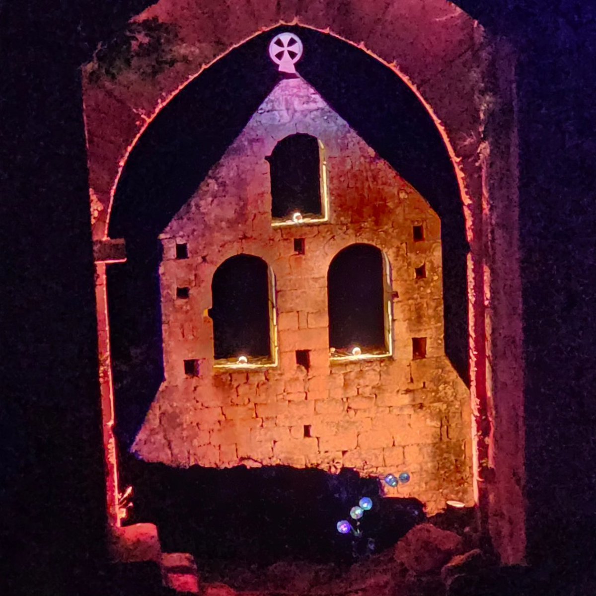 PascalBillat's tweet photo. Juste comme ça, en passant. Pour vous donner envie de... #Périgord. 🤩 #Dordogne #Vézère #Château #Commarque #LesEyzies
https://t.co/0rAc23L0TD https://t.co/9bQgDw4Epj