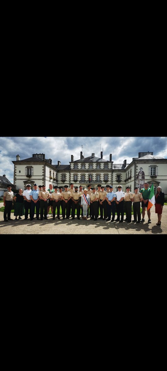 Madam Mayor Christine Le Strat at @VillePontivy yesterday for the opening of the 🏉 World Military Championships, where 🇮🇪 faces Uzbekistan 🇺🇿, Fiji 🇫🇯 and New Zealand 🇳🇿 during the  first qualifying round. #DFsport #theMunsterBattalion