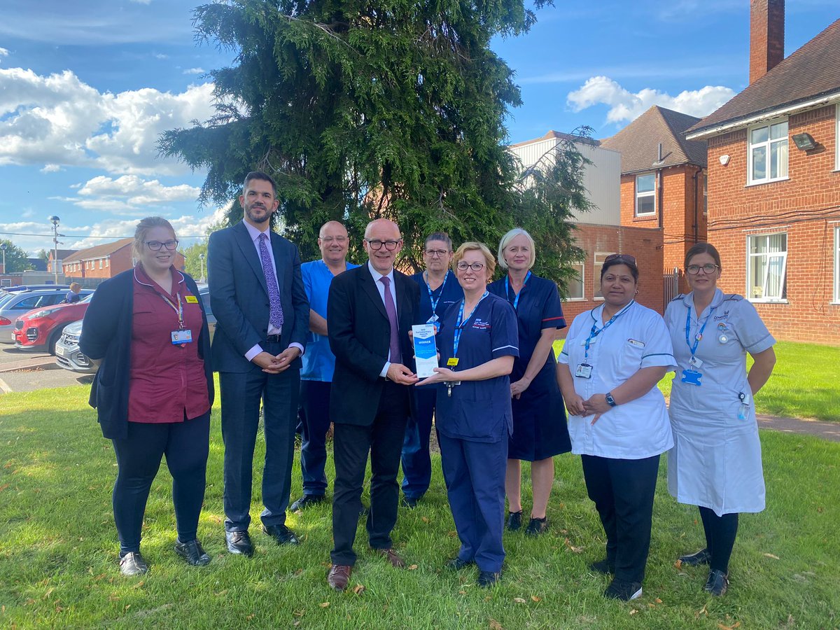 nhsswft's tweet image. Matt Western, Warwick &amp;amp; Leamington Labour MP visited the Urgent Community Response team at Heathcote House to personally congratulate the team on winning the prestigious national NHS Parliamentary Award in July! 

More info: swft.nhs.uk/news/integrate…