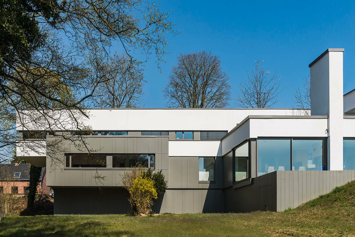 <a href="/Rockpanel/">Rockpanel</a> 's exterior cladding bestows a sleek aesthetic upon this passive house in Amay 
buff.ly/459z5Hy
