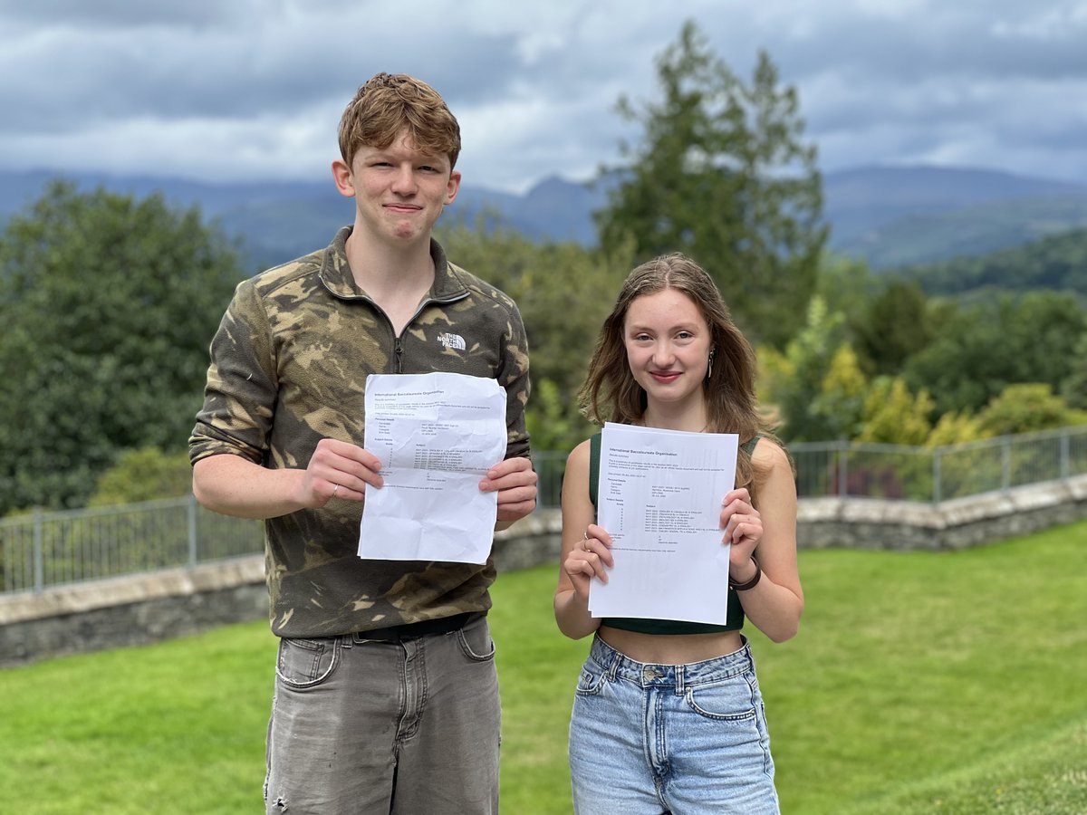 A total of thirty-two pupils sat the IB this year. Murray and Rowenna both achieved 40 points, an extraordinary achievement, as only a tiny percentage of IB candidates globally earn more than 40 points, the equivalent of 4A*s at A Level. windermereschool.co.uk/school-life/in…