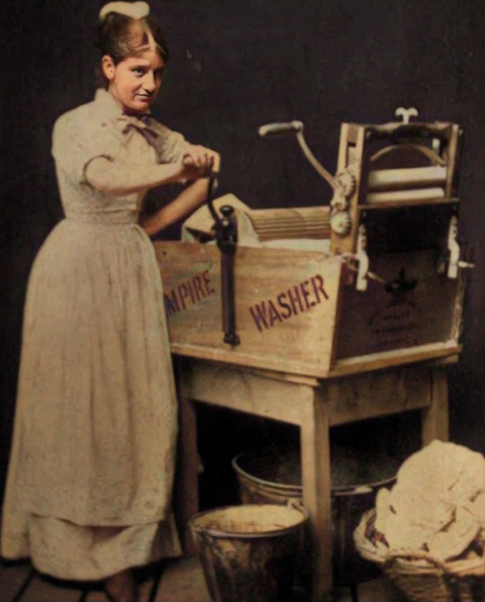 Washing for a Victorian lady in 1885. #victorianera #victorianlife #housewife #householdchores #englishhistory #1885