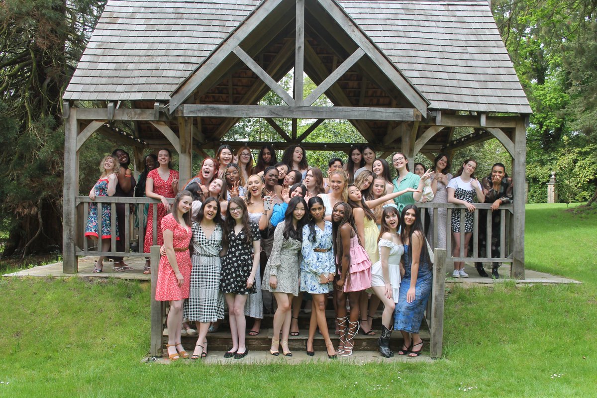 QueenswoodSch's tweet photo. Congratulations to Year 13 on a richly deserved set of A-Level results. Almost a third of grades were A*-A, with a fifth of students achieving at least three A*-A grades. @GSAUK @HMC_Org @BSAboarding @GoodSchoolsUK https://t.co/2Zy8J1FGdA