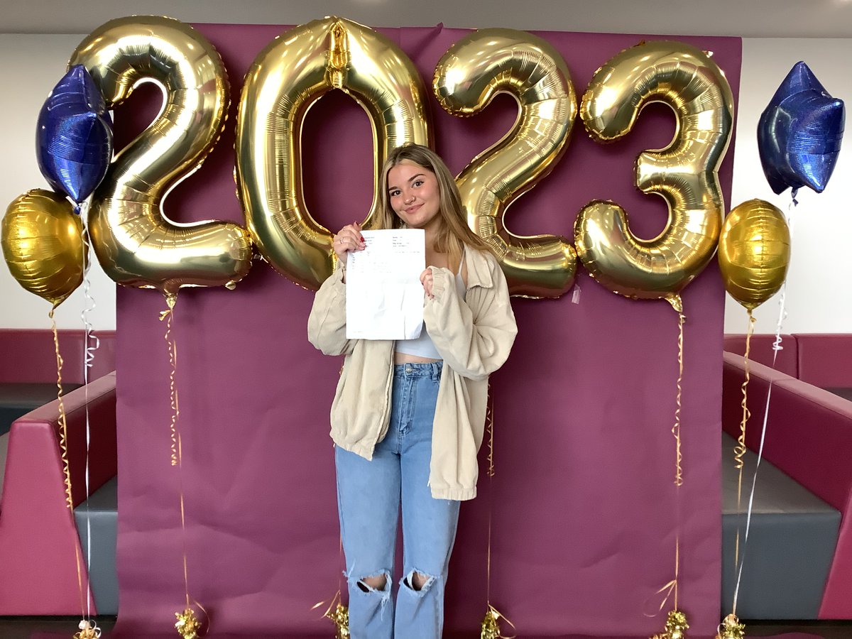 Windsor_Tweets's tweet photo. Well done to Laura who is going to study Politics and Philosophy at @OfficialUoM . An amazing achievement👌🏻
#results #university #welldone https://t.co/UfamURrOkI